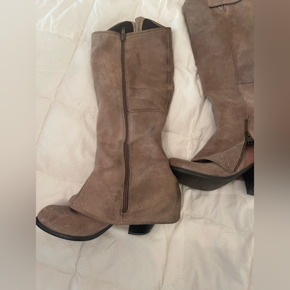 Fergie boots size 6 light grey tan